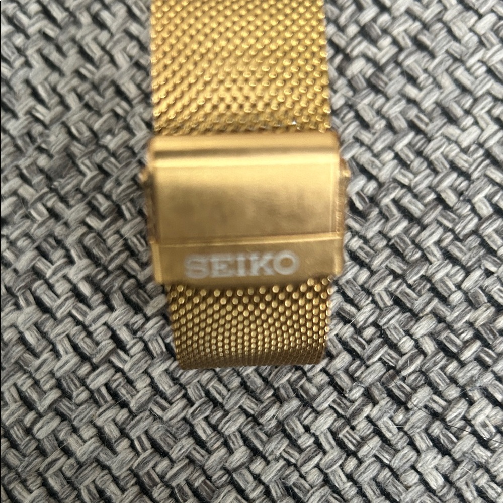 Seiko Gold Quartz Watch with Mesh Strap - Picture 2 of 5